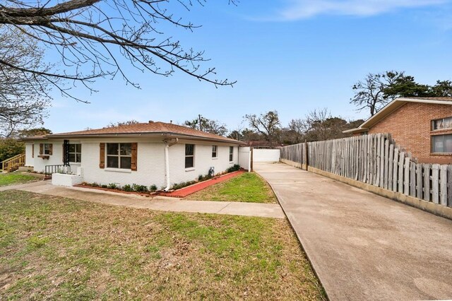433 Sharron Dr, Woodway, TX 76712 - exterior space with a front yard, concrete driveway, fence, and brick siding