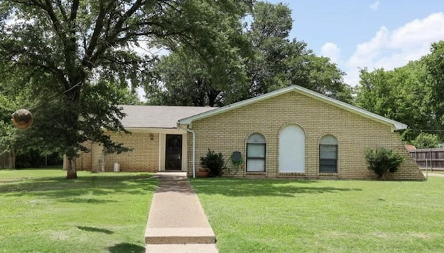 332 Crescent Dr, Hewitt, TX 76643 - ranch-style home featuring brick siding