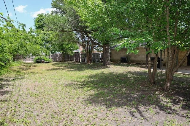 332 Crescent Dr, Hewitt, TX 76643 - view of yard
