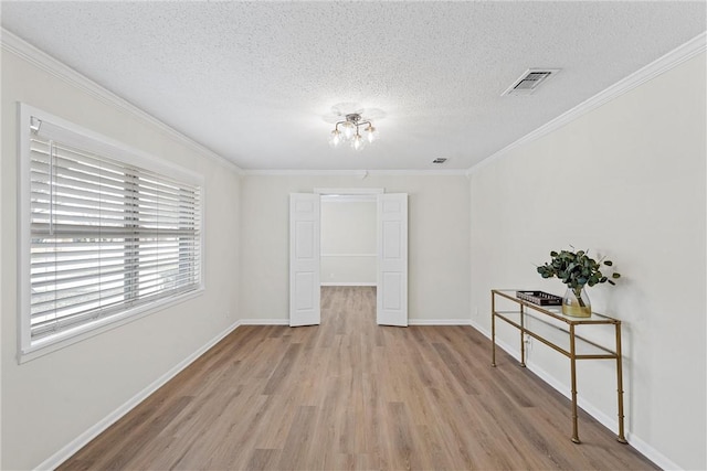 4209 Chestnut Rd, Temple, TX 76502 - empty room featuring crown molding, light wood-style flooring, visible vents, and a textured ceiling