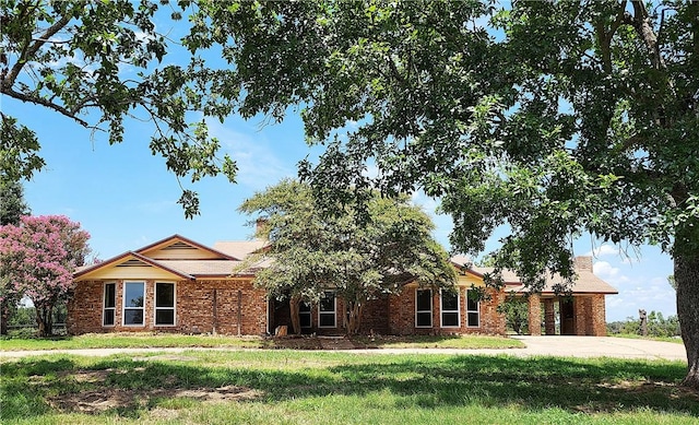 338 Lcr 866, Donie, TX 75838 - ranch-style home with a front yard and brick siding