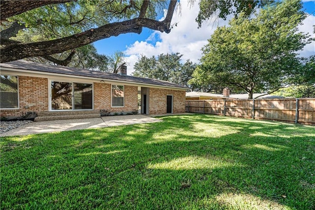 2901 Woodland Dr, Waco, TX 76710 - view of yard with a patio and fence