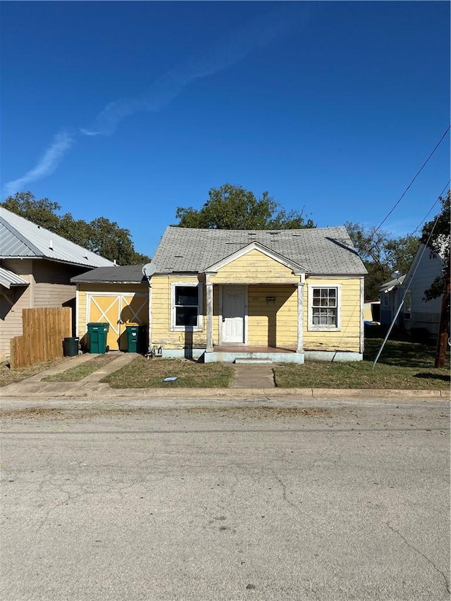 bungalow-style house with fence