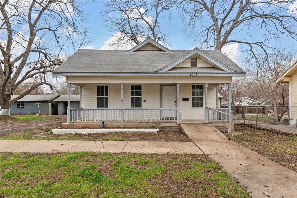 2005 Avondale St, Waco, TX 76707 - bungalow-style home featuring fence, covered porch, and roof with shingles