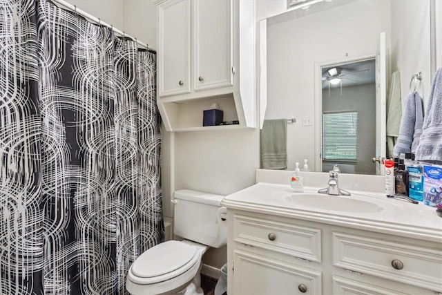 629 S 5th St, Waco, TX 76706 - full bath with toilet, curtained shower, vanity, and ceiling fan