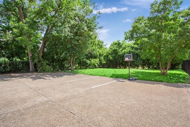 629 S 5th St, Waco, TX 76706 - exterior space with fence and a lawn