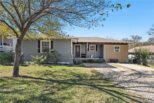 511 N Abbott St, Hillsboro, TX 76645 - single story home with covered porch, board and batten siding, and a front yard