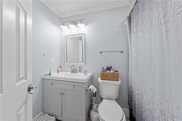 511 N Abbott St, Hillsboro, TX 76645 - full bathroom featuring vanity, toilet, baseboards, and ornamental molding
