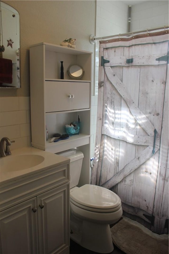 full bath with a shower with shower curtain, toilet, and vanity
