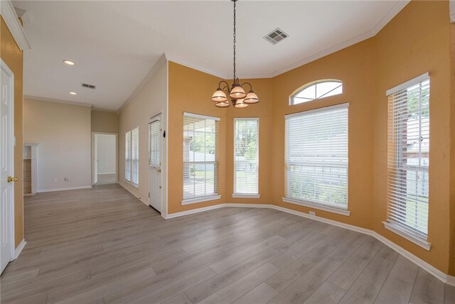 1110 Springhill St, Waco, TX 76705 - interior space with visible vents, light wood finished floors, and ornamental molding