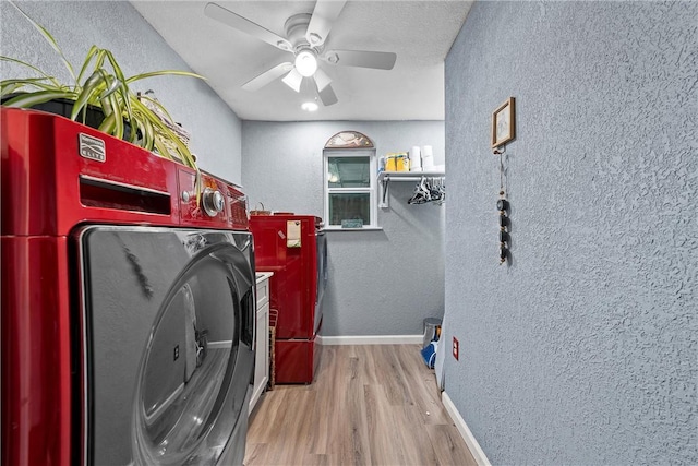 washroom with washer and clothes dryer, wood finished floors, laundry area, a textured wall, and a ceiling fan