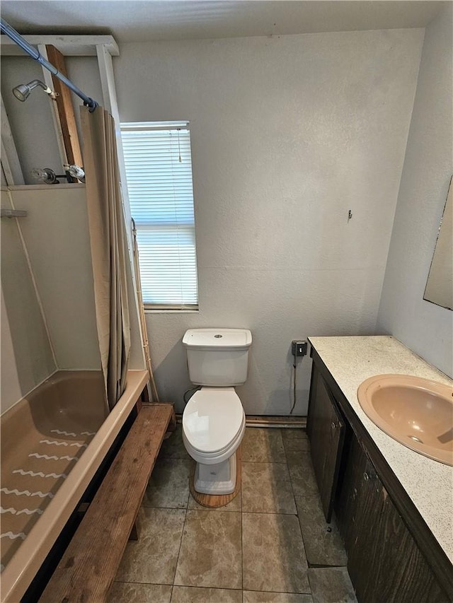 1596 Lcr 800, Groesbeck, TX 76642 - full bathroom with shower / bath combo with shower curtain, vanity, and toilet