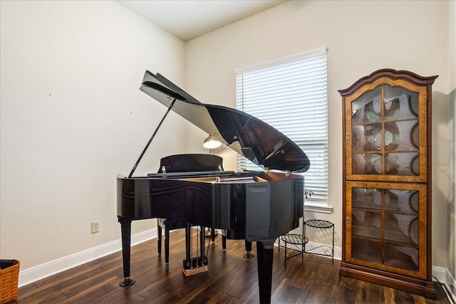 107 Indian Trails Rd, Riesel, TX 76682 - sitting room with baseboards and wood finished floors