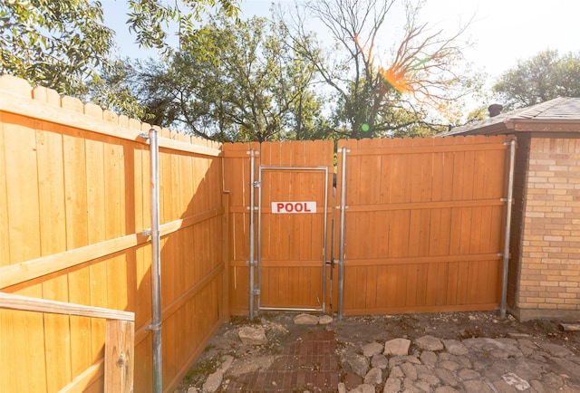 4020 River Oaks Cir, Temple, TX 76504 - gate featuring fence