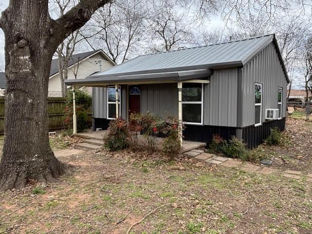 view of front of property featuring covered porch and metal roof