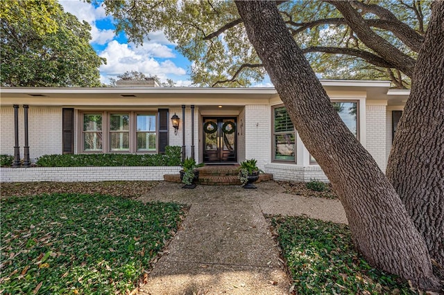 view of front of property featuring brick siding