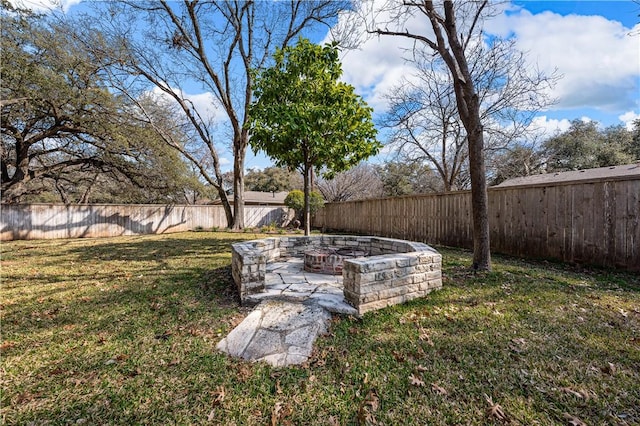 view of yard featuring a fire pit and a fenced backyard