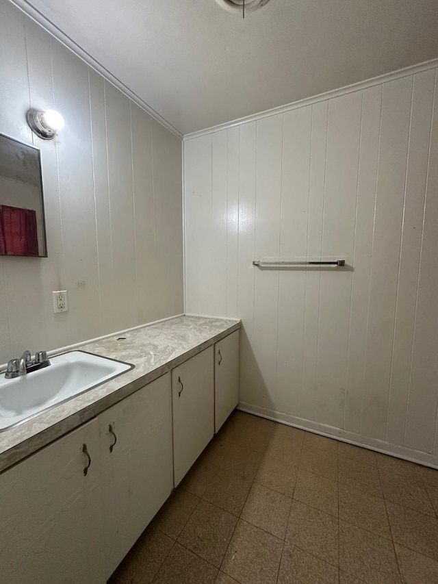 1101 E Palestine St, Mexia, TX 76667 - bathroom with tile patterned floors and vanity