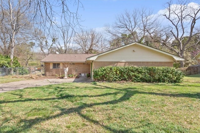 view of front of property with brick siding, fence, and a front yard
