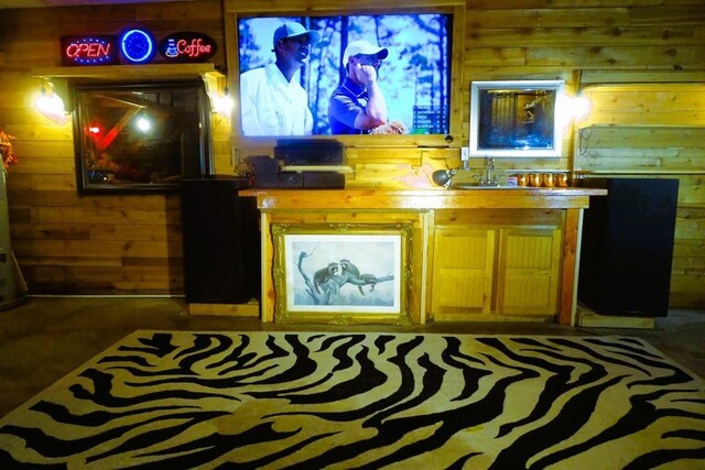 411 Brookwood Dr, Woodway, TX 76712 - bar area with wooden walls