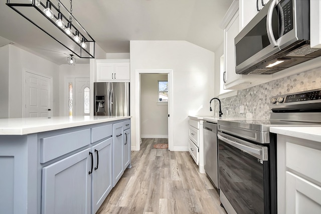 6837 Briar Rd, Azle, TX 76020 - kitchen with appliances with stainless steel finishes, a sink, tasteful backsplash, light countertops, and light wood-style floors