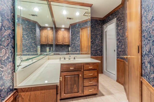 2881 Selma Ln, Farmers Branch, TX 75234 - empty room with ornamental molding, a textured ceiling, light wood-style floors, a ceiling fan, and track lighting