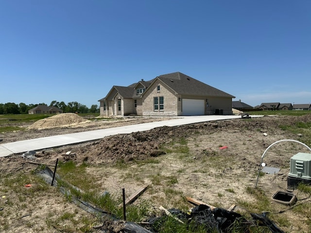 view of front of home featuring driveway and a garage
