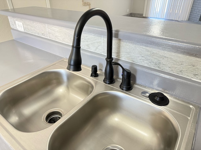 2240 Aspen Dr, Dallas, TX 75227 - details with a sink