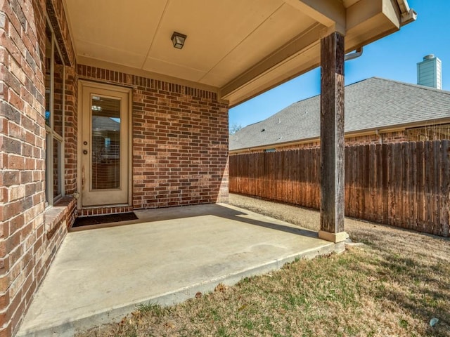 4406 Winding Glen Ln, Mansfield, TX 76063 - fenced backyard featuring a patio