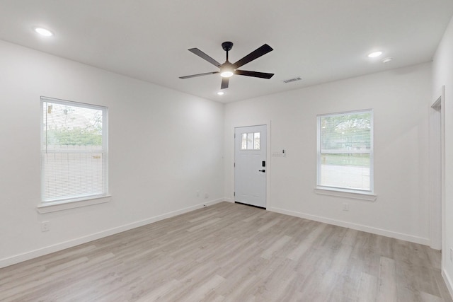 foyer entrance with recessed lighting, light wood-style floors, visible vents, and a ceiling fan