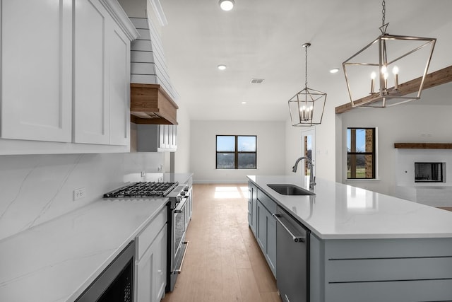 405 Red Roan Rdg, Brock, TX 76087 - kitchen featuring a sink, open floor plan, a chandelier, and stainless steel appliances