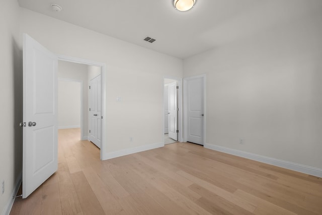 405 Red Roan Rdg, Brock, TX 76087 - unfurnished bedroom with light wood-type flooring, baseboards, and visible vents