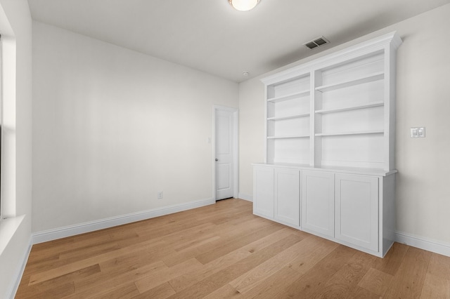 405 Red Roan Rdg, Brock, TX 76087 - unfurnished bedroom with visible vents, light wood-type flooring, and baseboards
