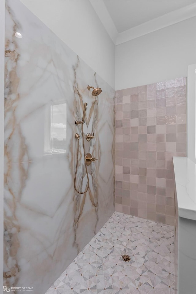 full bath featuring a tile shower and crown molding