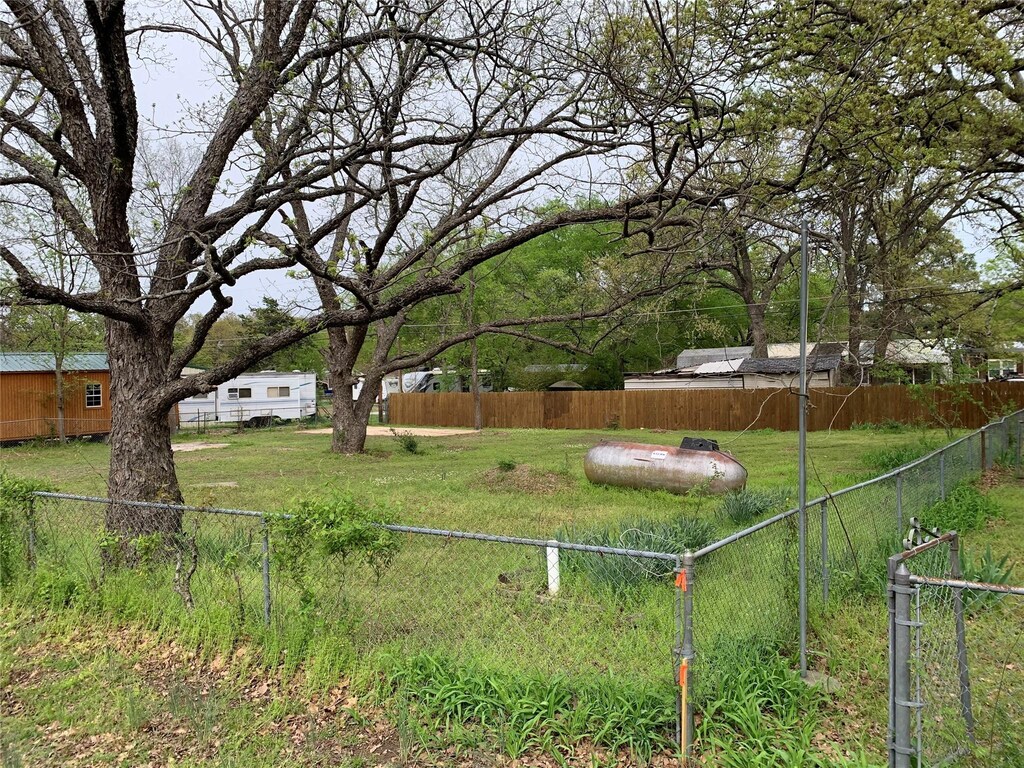 58 Ivanhoe Dr, Gordonville, TX 76245
