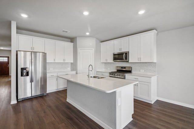 381 Sierra Rdg, Lavon, TX 75166 - kitchen with stainless steel appliances, a sink, dark wood-style flooring, tasteful backsplash, and light countertops