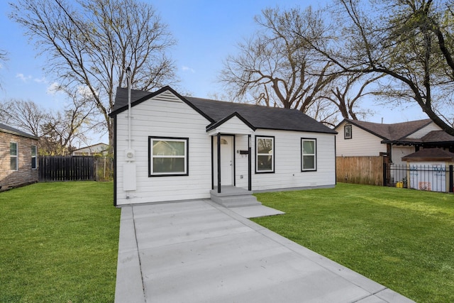 4726 Bartlett Ave, Dallas, TX 75216 - view of front facade featuring roof with shingles