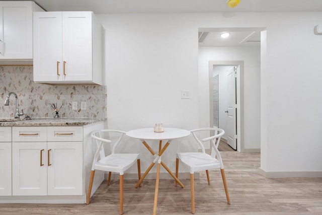4726 Bartlett Ave, Dallas, TX 75216 - dining room featuring light wood-style flooring and baseboards