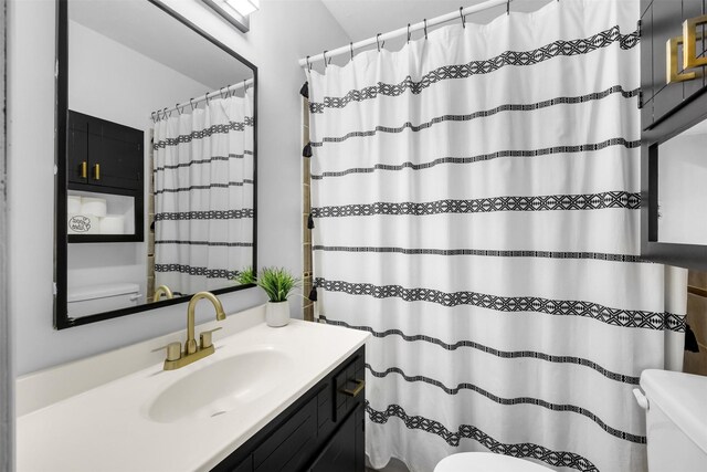 1607 Brandon St, Dallas, TX 75208 - full bathroom with vanity and curtained shower