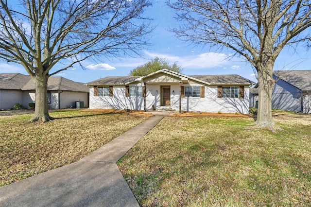 ranch-style home with a front yard
