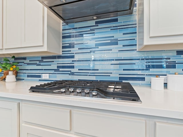 883 Alfred Ct, Allen, TX 75013 - kitchen featuring stainless steel gas stovetop, tasteful backsplash, and white cabinetry