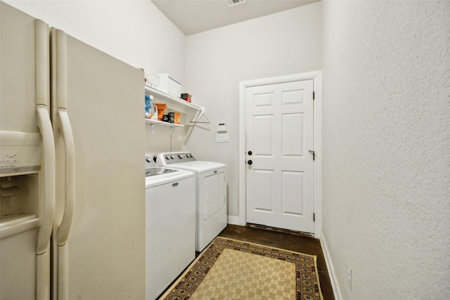 washroom featuring laundry area, washing machine and dryer, visible vents, and baseboards