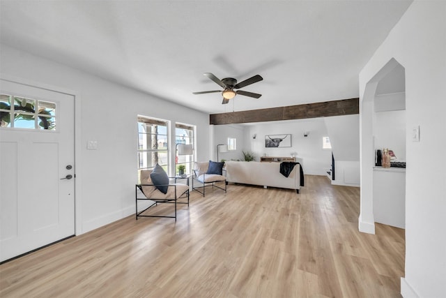 foyer entrance featuring light wood-style flooring and a ceiling fan