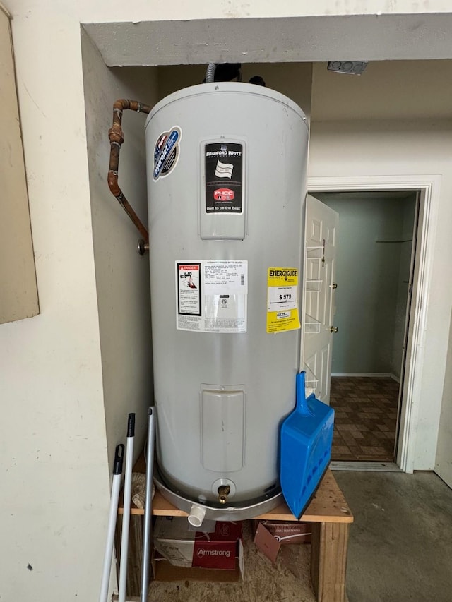 8208 Cloverglen Ln, Fort Worth, TX 76123 - utility room with water heater
