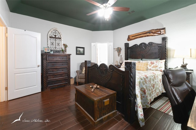 1426 Lakeview Rd, Abilene, TX 79602 - bedroom with visible vents, a ceiling fan, and wood finished floors