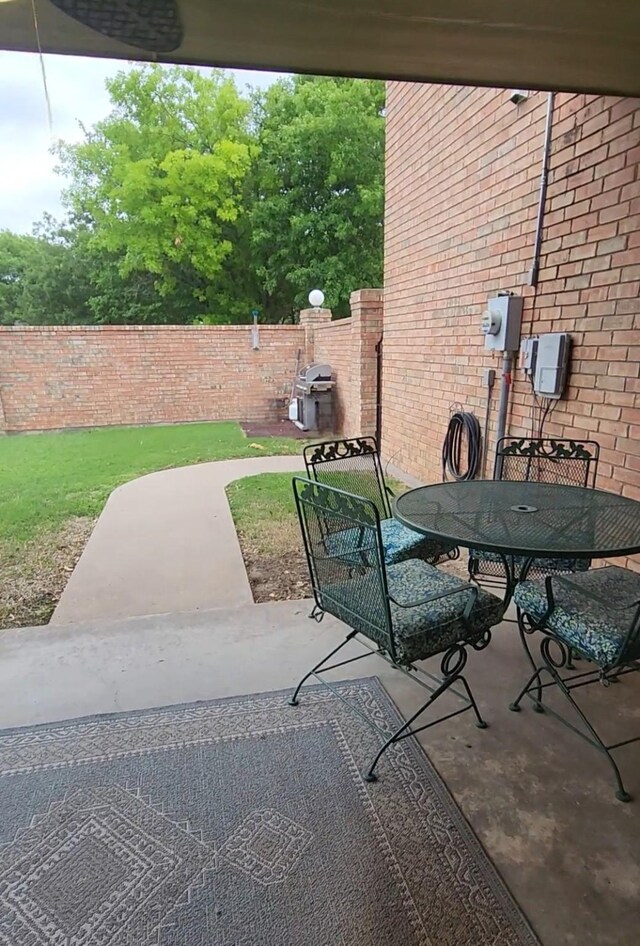 1426 Lakeview Rd, Abilene, TX 79602 - view of patio featuring a fenced backyard, outdoor dining space, and a grill