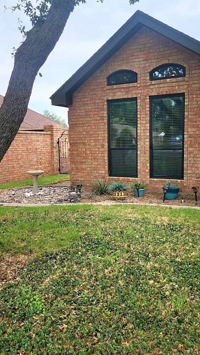 1426 Lakeview Rd, Abilene, TX 79602 - view of side of home featuring brick siding and a lawn