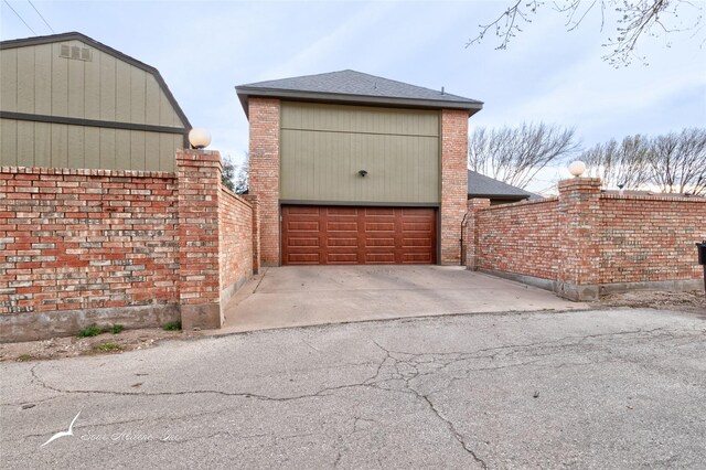 1426 Lakeview Rd, Abilene, TX 79602 - garage featuring fence and driveway