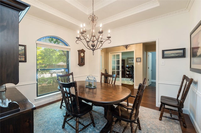 804 Park Hill Dr, Euless, TX 76040 - dining room featuring wood finished floors, ornamental molding, a chandelier, and a tray ceiling