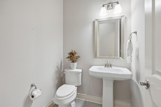 140 Dogwood Dr, Krugerville, TX 76227 - half bath featuring toilet, baseboards, and a sink